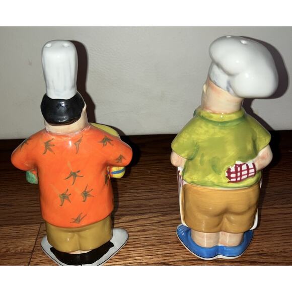 Tracy Flickinger CIC “Masters of the Grill” Salt & Pepper Shakers. Damaged- READ - Picture 2 of 7